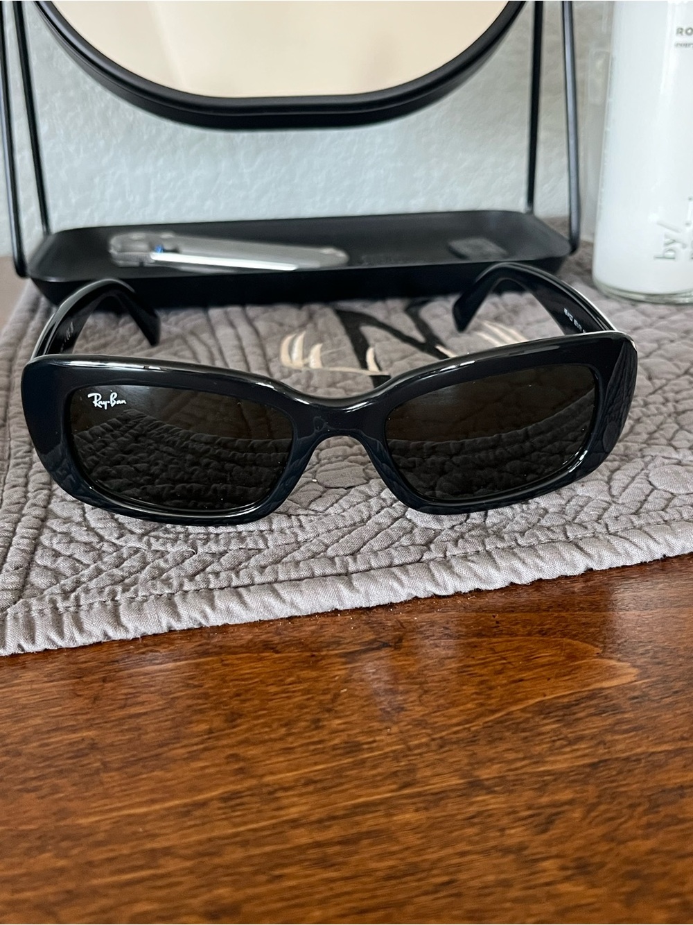 Ray-Ban Women's Polished Black Oval Sunglasses RB 4122 - like new w/receipt - Picture 9 of 15